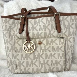 Classic Michael Kors bag with subtle logo tag